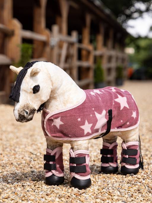 it03881_lifestyle_toyponyfleecetravelbootsandtailguard_orchid_1_2