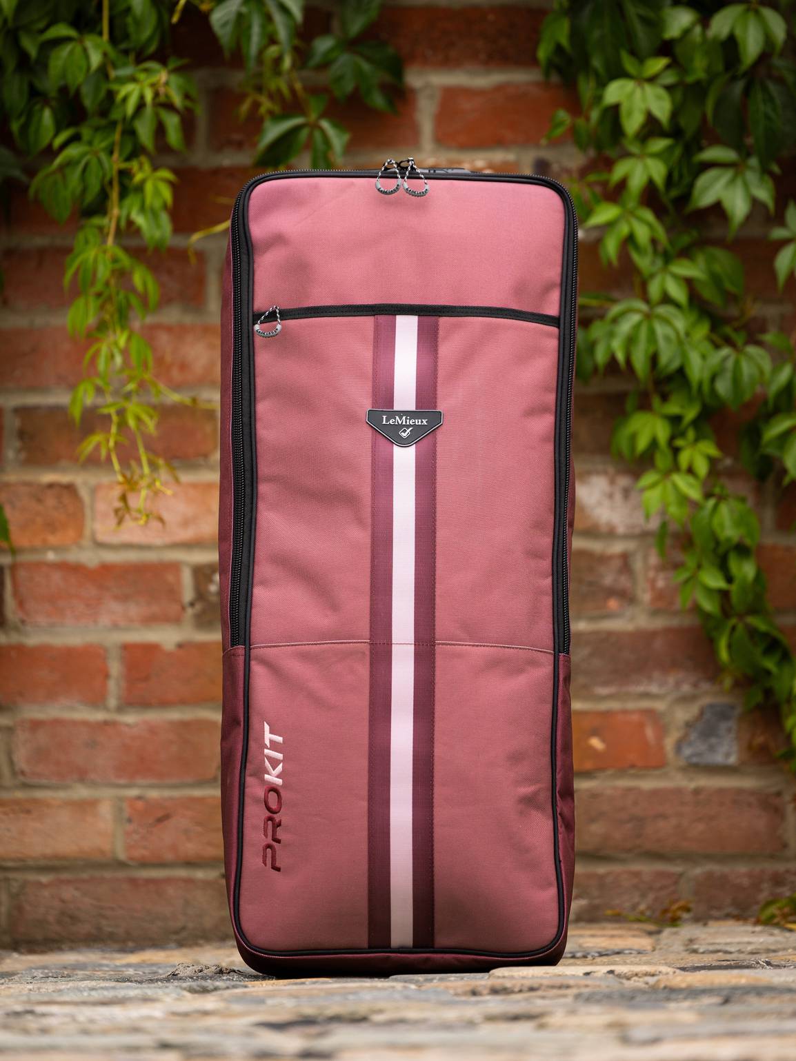 it03471_lifestyle_bridlebag__orchid_1_1