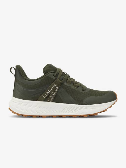 it03809_product_traxwaterprooftrainer_khaki_01