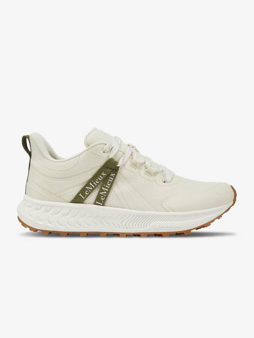 it03810_product_traxwaterprooftrainer_ecru_01