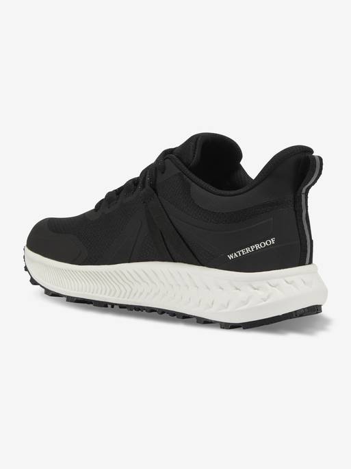 it03811_product_traxwaterprooftrainer_black_04