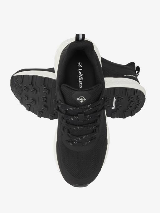 it03811_product_traxwaterprooftrainer_black_05