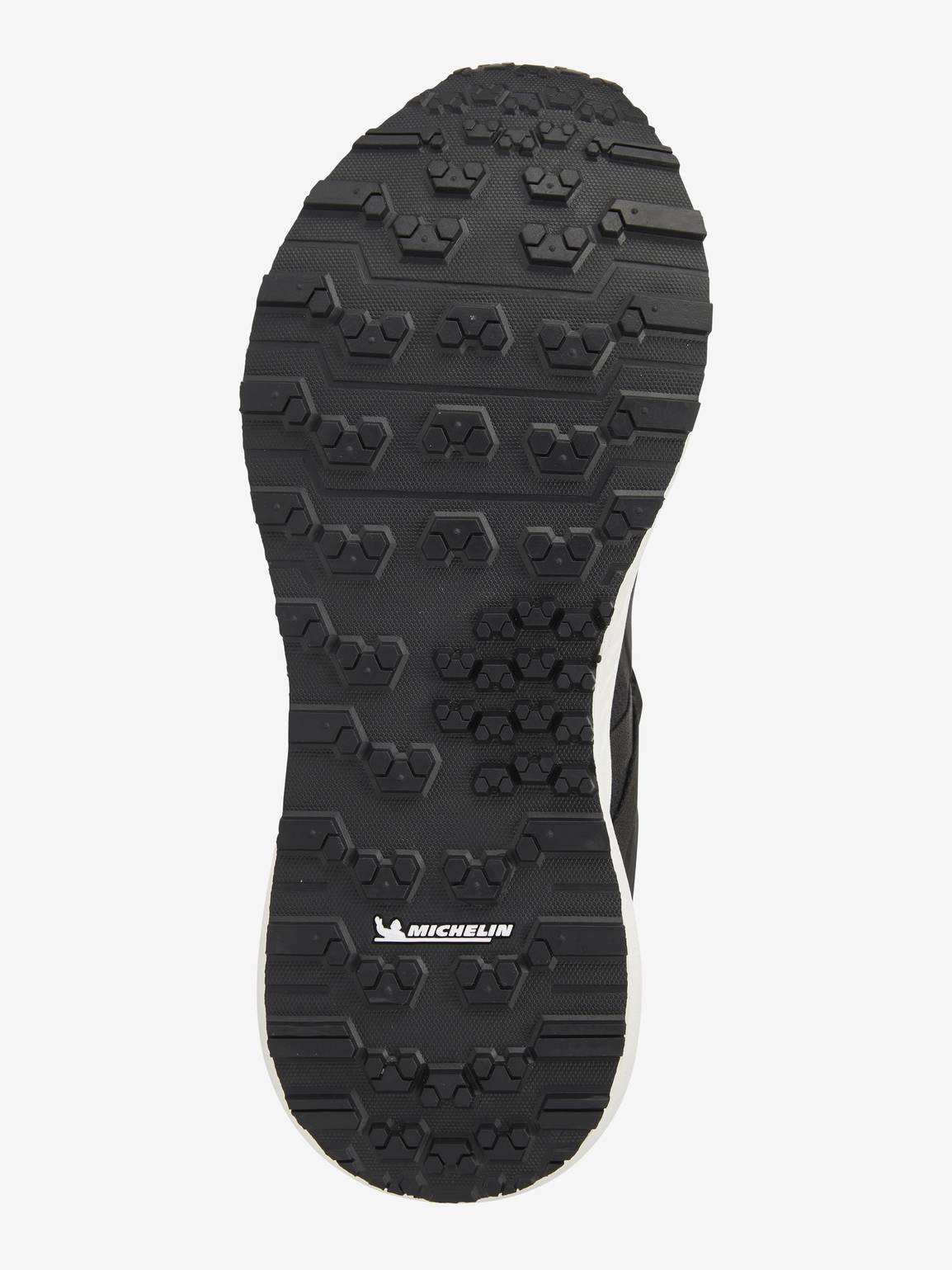 it03811_product_traxwaterprooftrainer_black_09