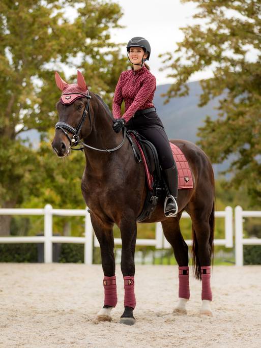 it03280_lifestyle_loireclassicdressagesquare_orchid_1_copy