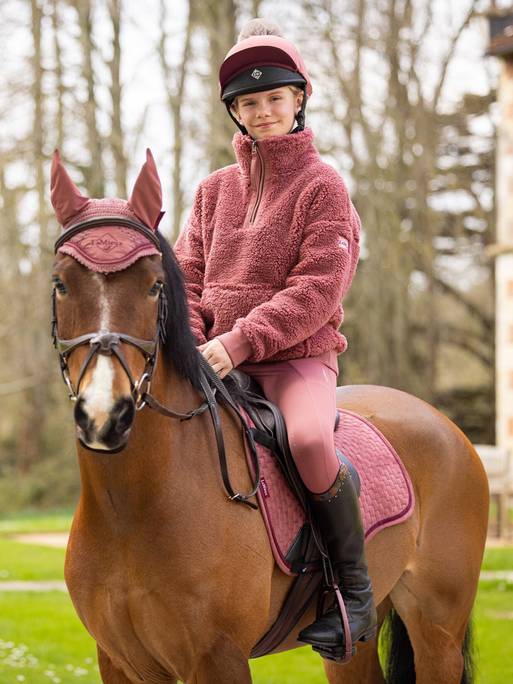 it03664_lifestyle_youngridertiateddyfleece_orchid_1_copy_2.0-pt