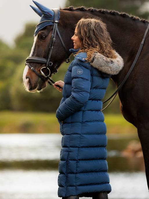 it03566_lifestyle_harperlonglinepuffercoat_atlantic_1_1