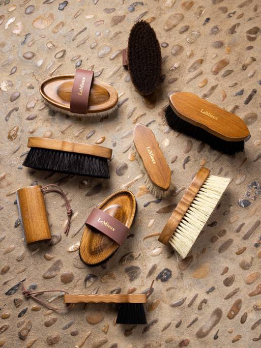group_lifestyle_artisanbrushes_1