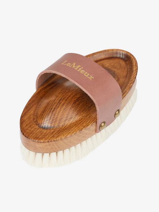 it03797_studio_artisansoftgoatshairbrush_brown_1
