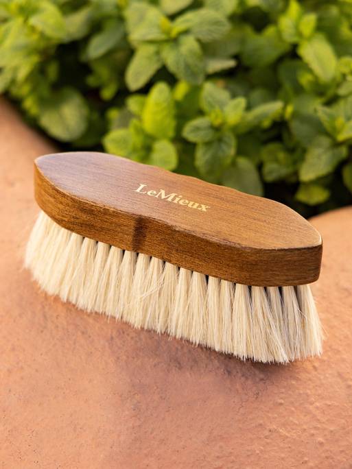 it03798_artisansoftfinishingbrush_brown_1