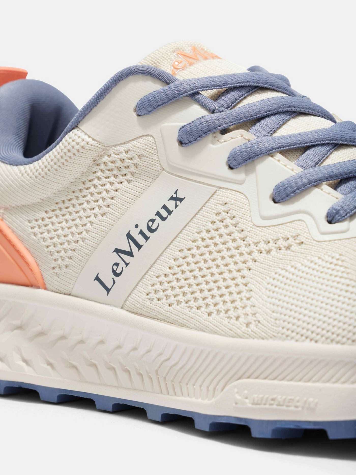 IT04926_product_traxlitetrainers_ecru_ 2
