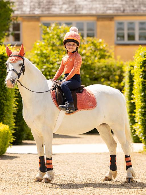 it04109_lifestyle_miniclosecontactsquare_apricot_3_3