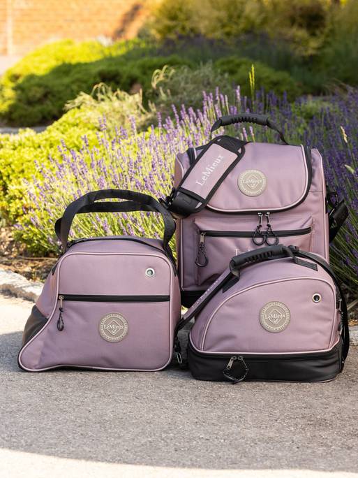 group_lifestyle_shortbootbag_groomingbagpro_hatbox_1_1